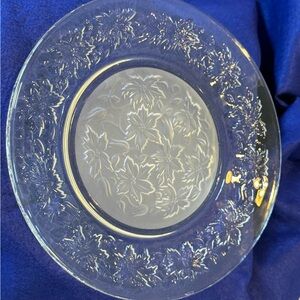 Princess House FANTASIA Poinsettia Embossed Crystal 10" dinner plates -LOT C